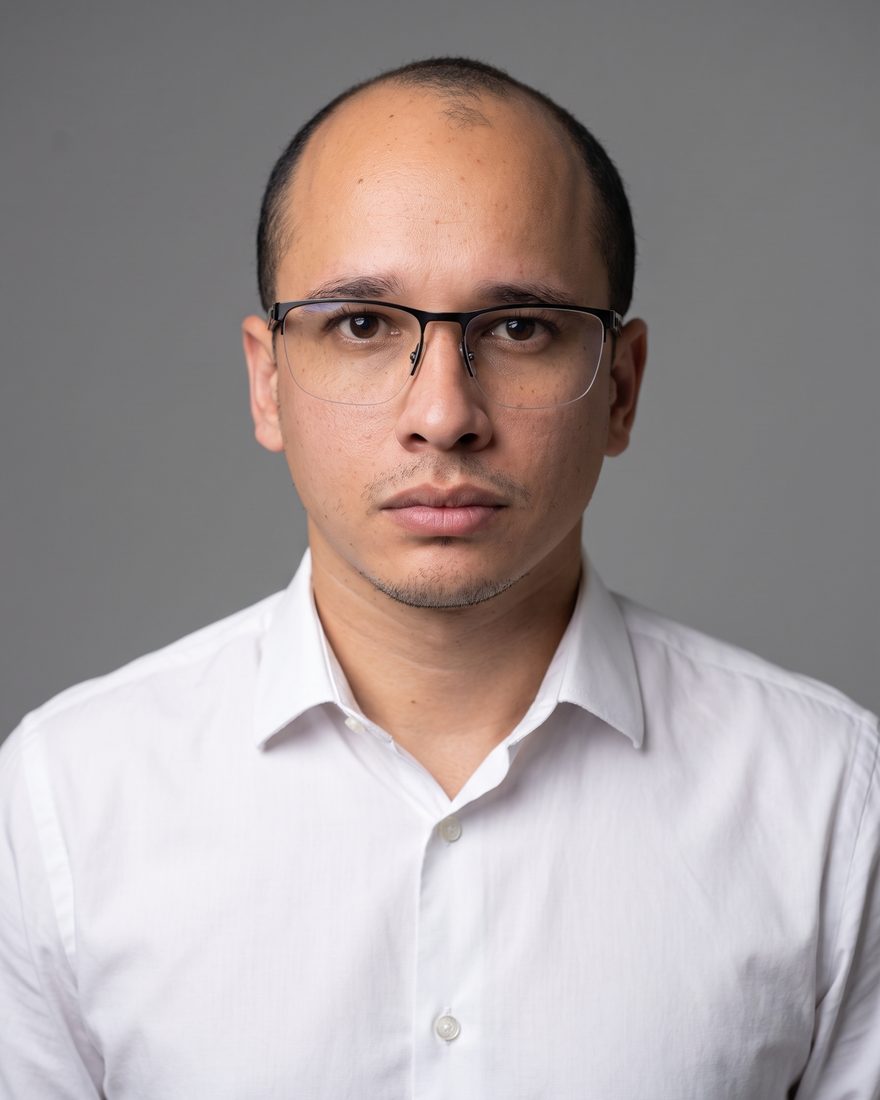 Retrato de Julián Maldonado Sagre, socio de ADJ Grupo Jurídico, especialista en derecho civil, laboral y administrativo